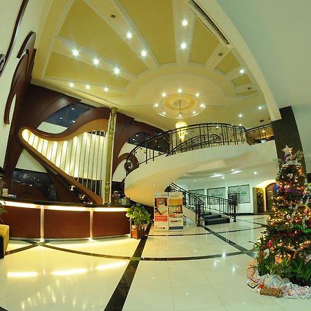Hotel Swarna Dwipa Palembang Eksteriør billede