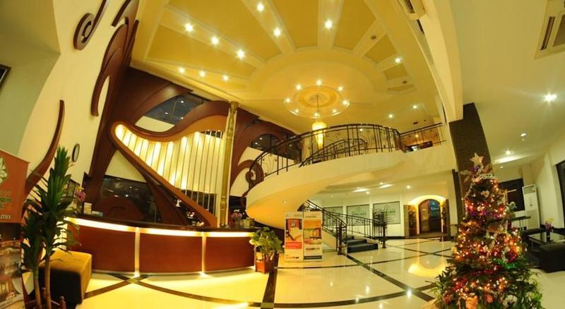 Hotel Swarna Dwipa Palembang Eksteriør billede