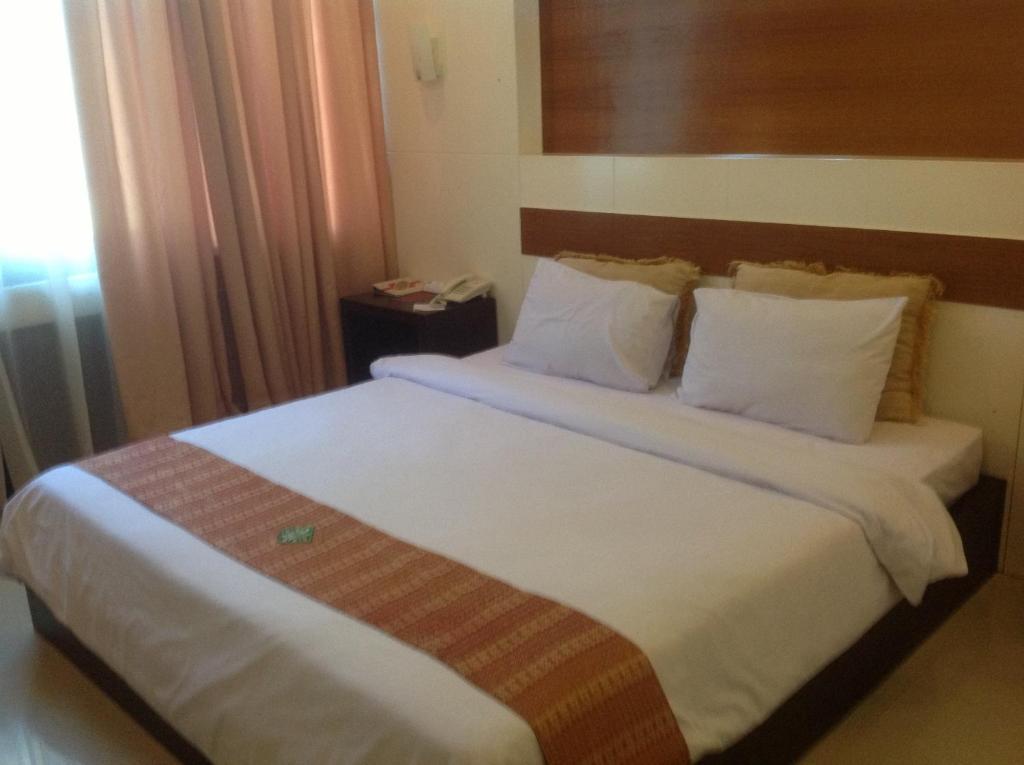 Hotel Swarna Dwipa Palembang Eksteriør billede
