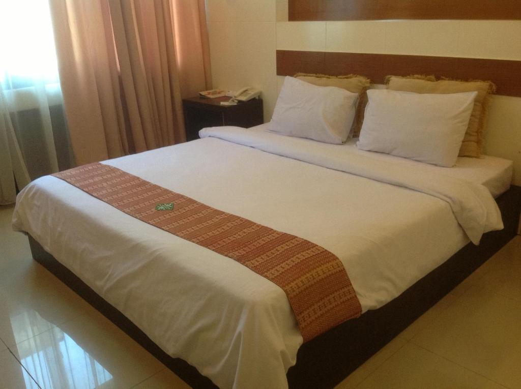 Hotel Swarna Dwipa Palembang Eksteriør billede