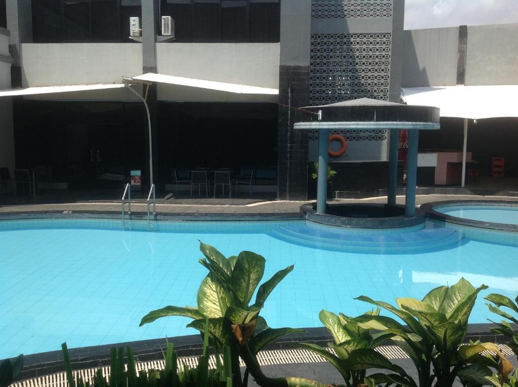 Hotel Swarna Dwipa Palembang Eksteriør billede