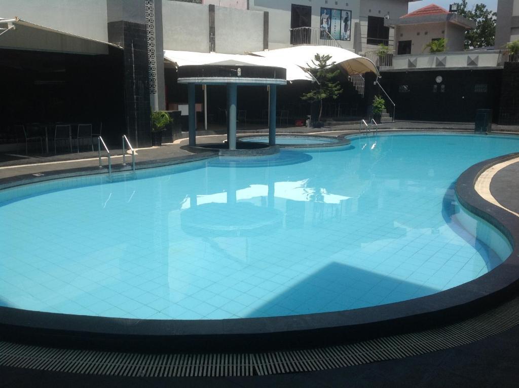 Hotel Swarna Dwipa Palembang Eksteriør billede