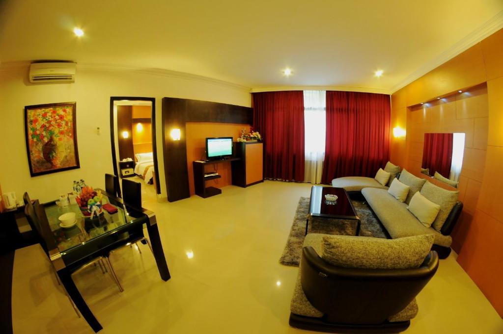 Hotel Swarna Dwipa Palembang Værelse billede